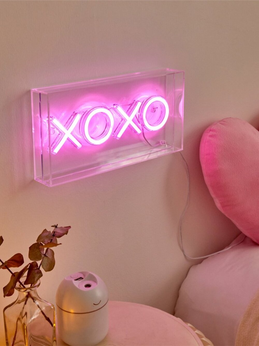 NIB Urban Shop LED Neon XOXO Pink Light Clear Acrylic Box Wall Decor
